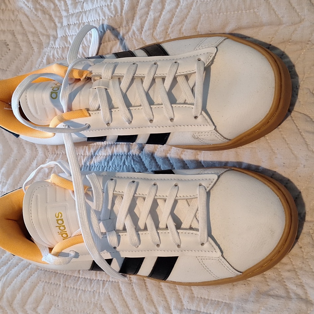 Adidas Sneakers